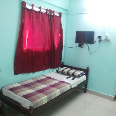 The White House Residency Hotel Chennai Bagian luar foto