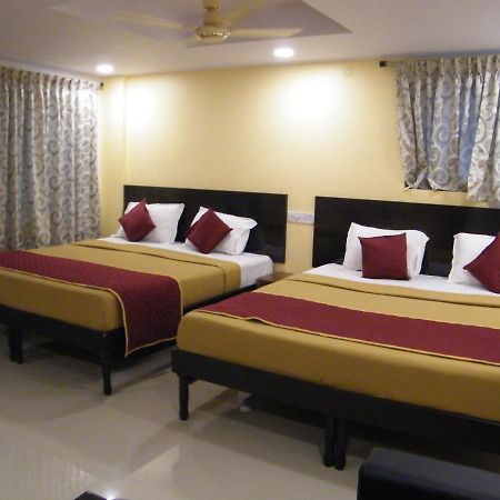 The White House Residency Hotel Chennai Bagian luar foto