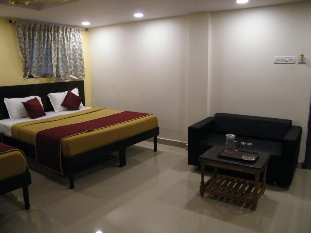 The White House Residency Hotel Chennai Bagian luar foto