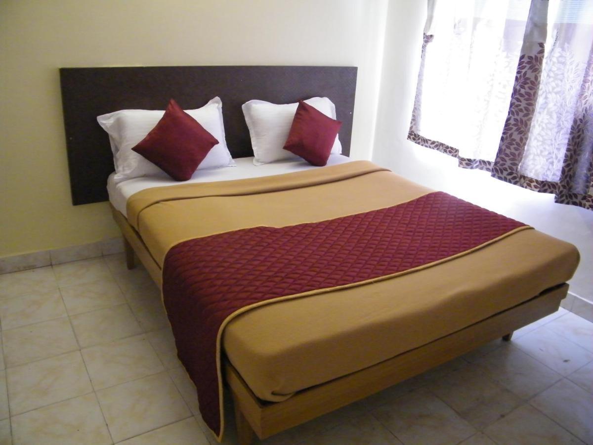 The White House Residency Hotel Chennai Bagian luar foto