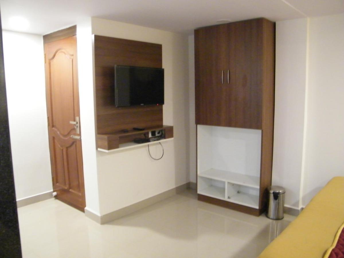 The White House Residency Hotel Chennai Bagian luar foto