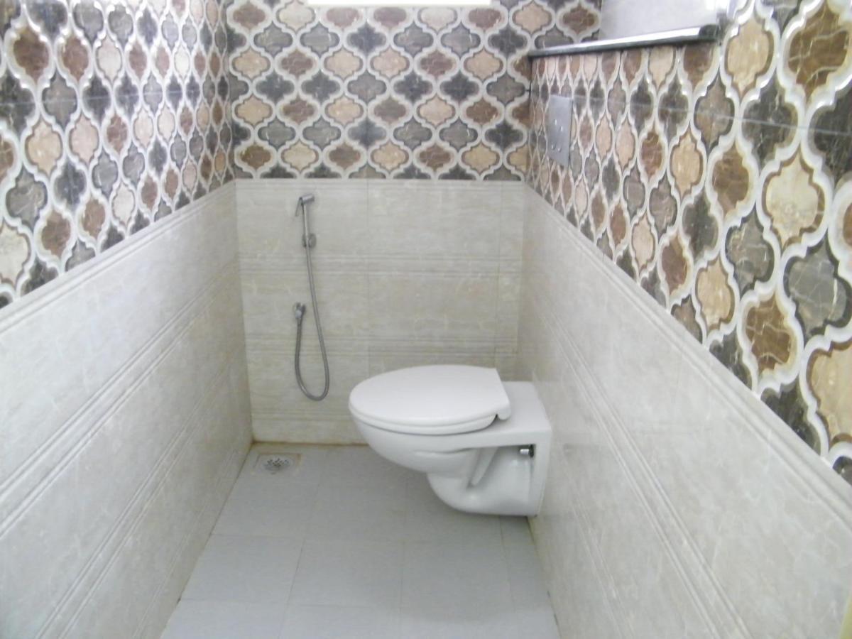 The White House Residency Hotel Chennai Bagian luar foto