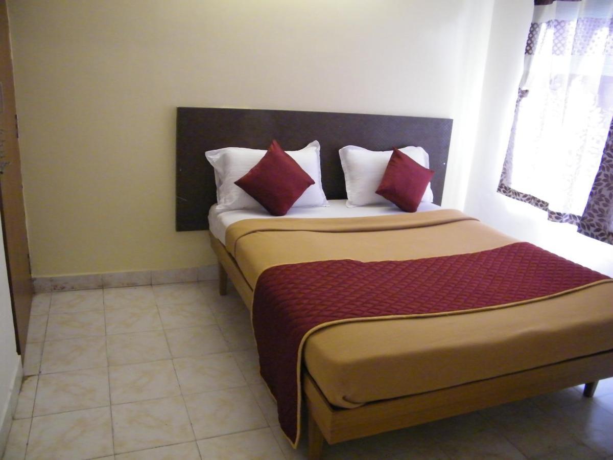 The White House Residency Hotel Chennai Bagian luar foto