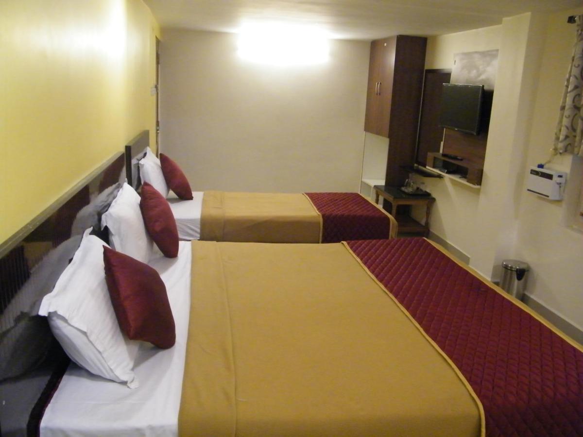 The White House Residency Hotel Chennai Bagian luar foto
