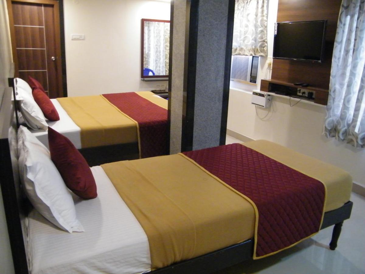 The White House Residency Hotel Chennai Bagian luar foto