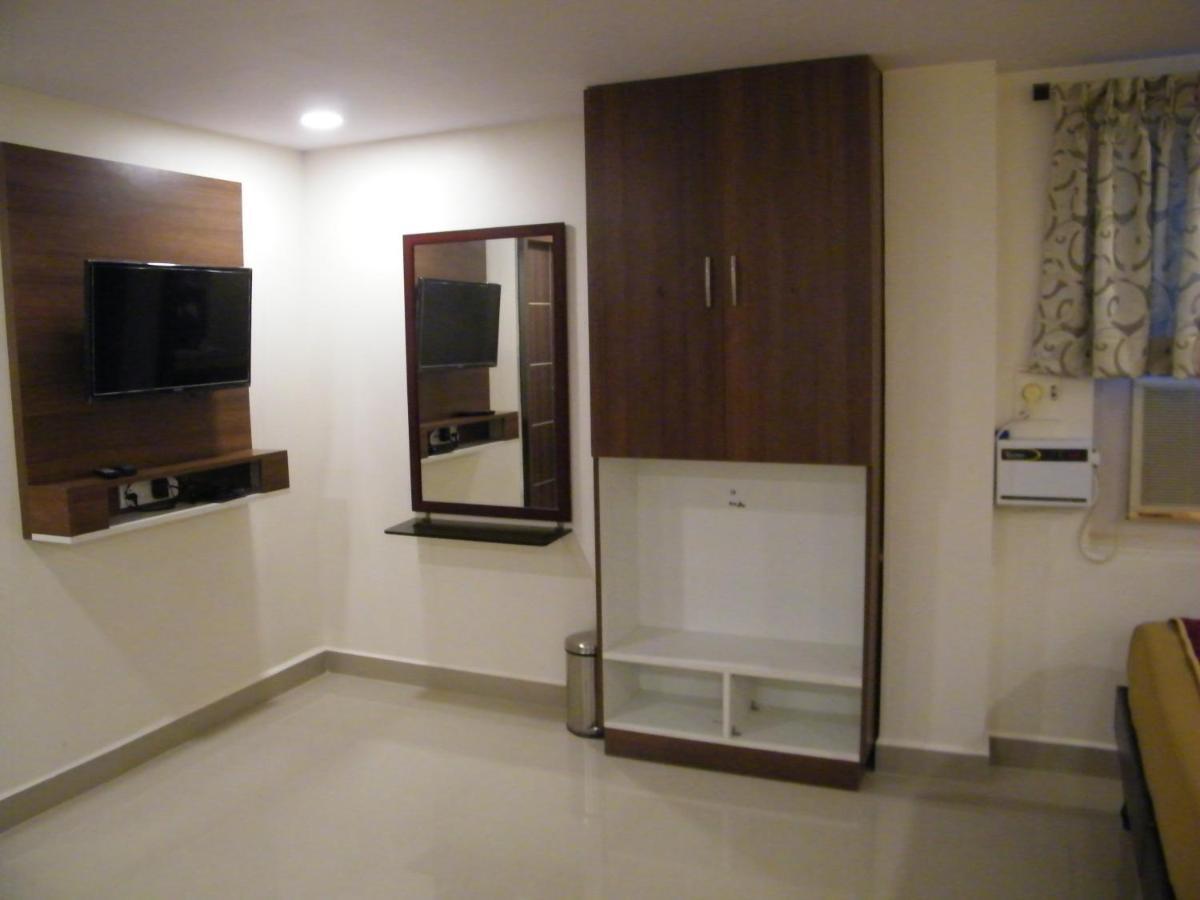 The White House Residency Hotel Chennai Bagian luar foto