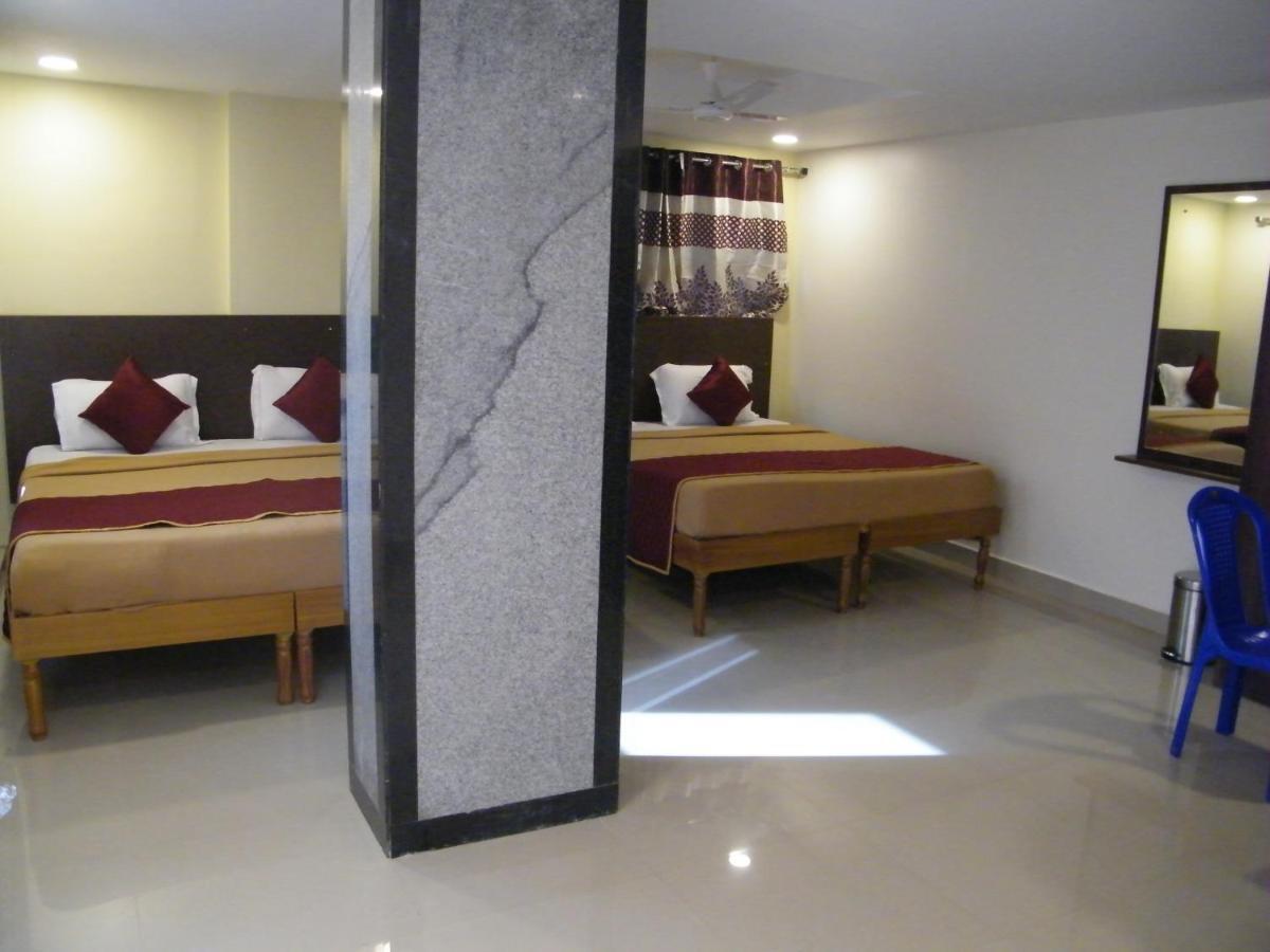 The White House Residency Hotel Chennai Bagian luar foto