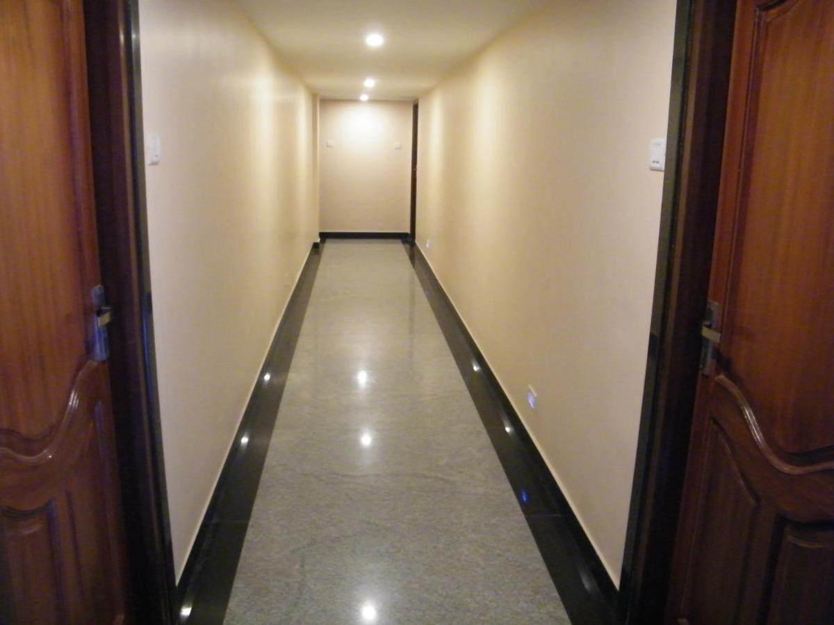 The White House Residency Hotel Chennai Bagian luar foto