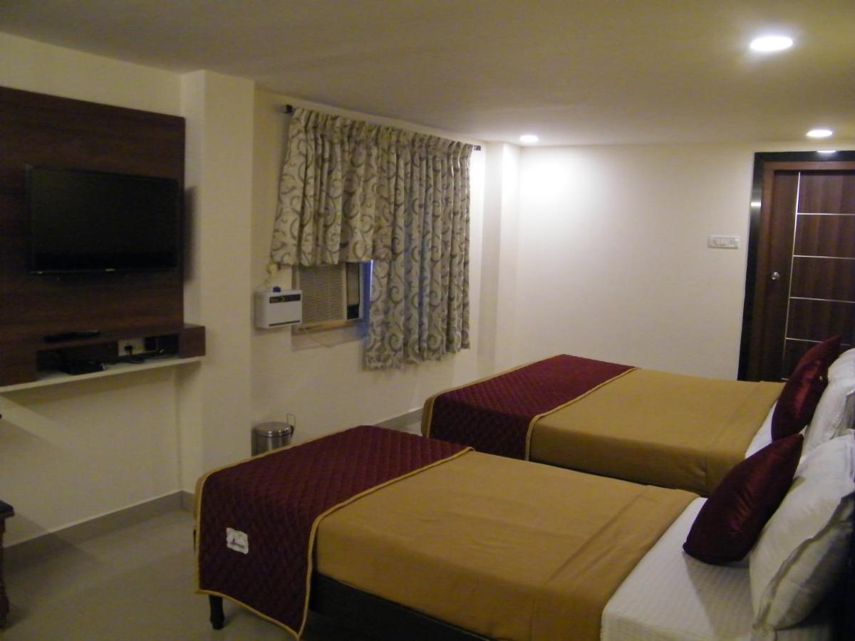 The White House Residency Hotel Chennai Bagian luar foto