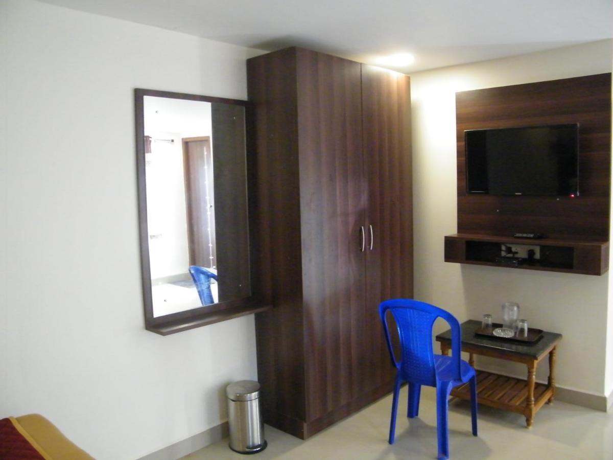 The White House Residency Hotel Chennai Bagian luar foto