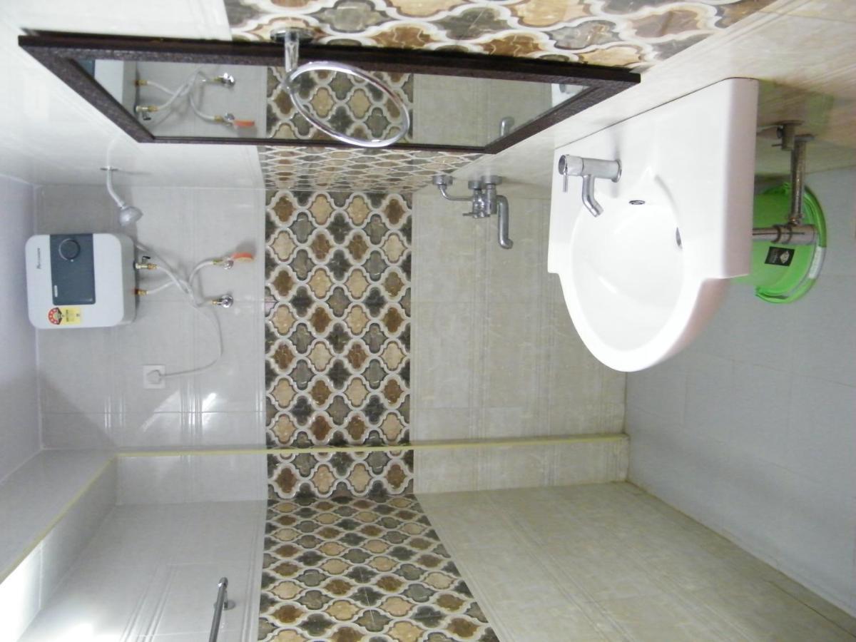 The White House Residency Hotel Chennai Bagian luar foto